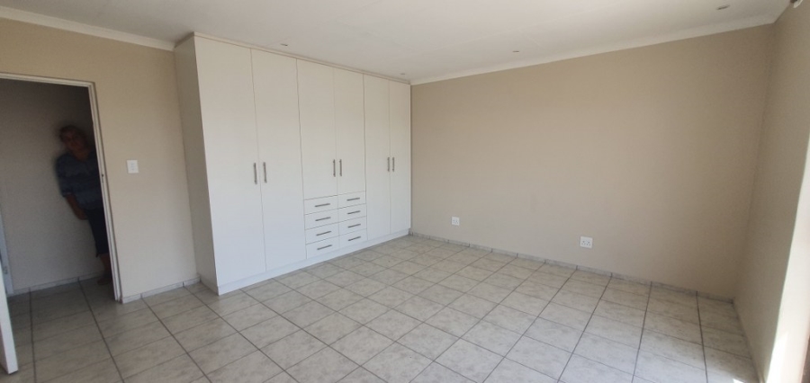 To Let 4 Bedroom Property for Rent in Fountains Estate Eastern Cape